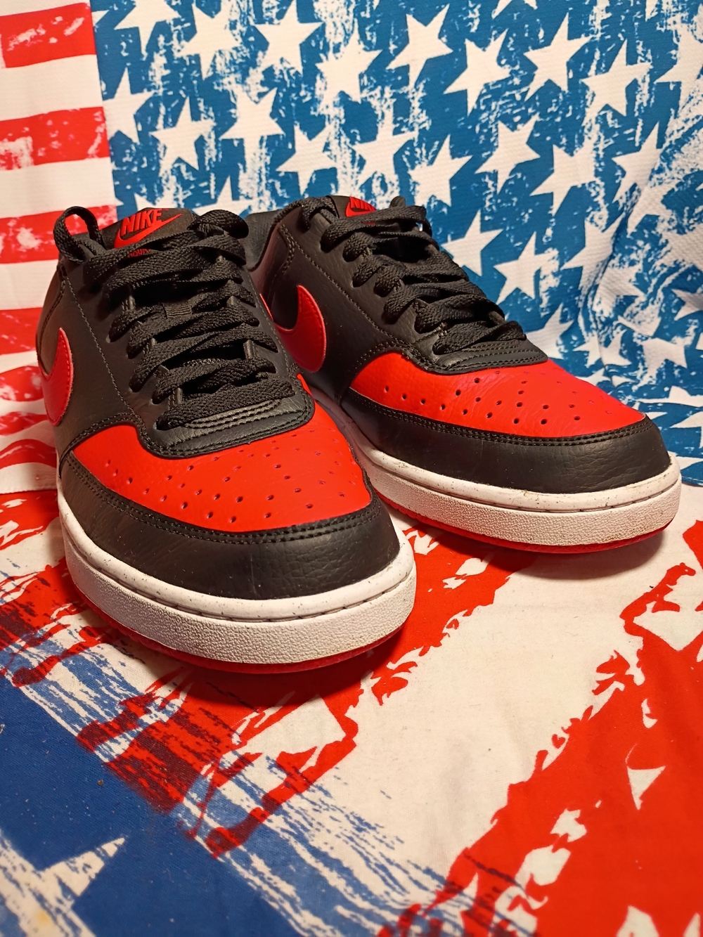 Nike Court Vision LO NN FJ0685 010 Men's  Sz 8.5 Black & Red Excellent Condition